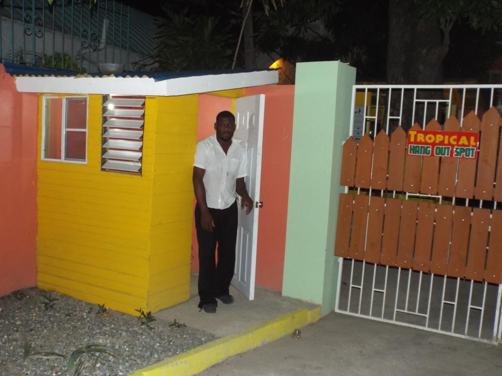 Tropical Court Inn New Kingston Eksteriør bilde